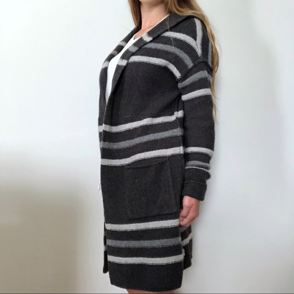 Tahari Gray Striped Cardigan Duster Size Medium - Picture 3 of 8